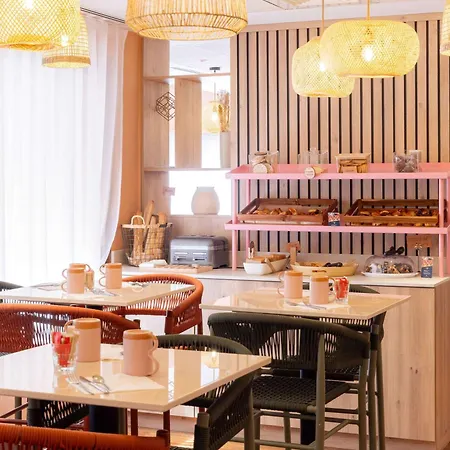 Mercure Centre Notre Dame Hotel 4*